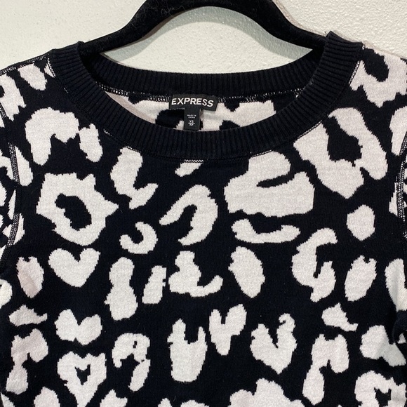 5 for $25 Express cheetah print animal print sweater black white - Picture 2 of 7
